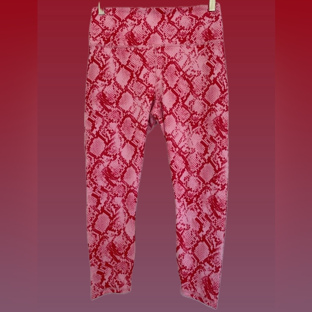 Fabletics Capri Powerhold leggings - Pink & Red Snake Print